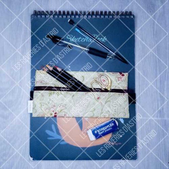 Trousse avec élastique pour un carnet A5 ou A4 avec un motif floral