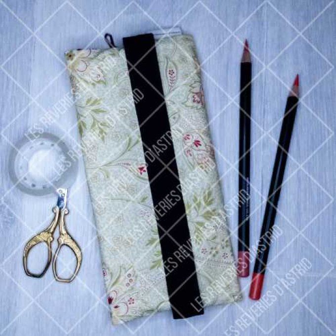 Trousse avec élastique pour un carnet A5 ou A4 avec un motif floral