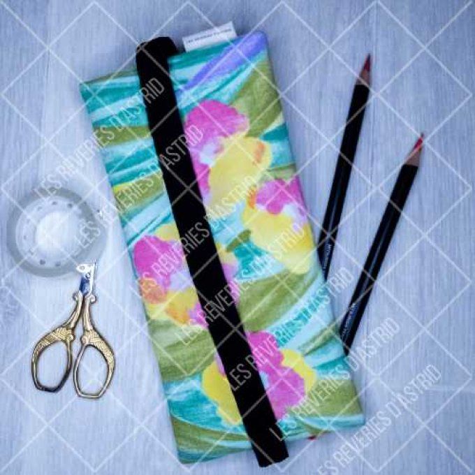 Trousse avec élastique pour un carnet A5 ou A4 avec un motif floral