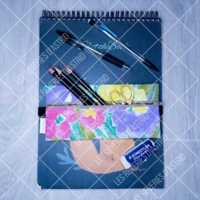 Trousse avec élastique pour un carnet A5 ou A4 avec un motif floral