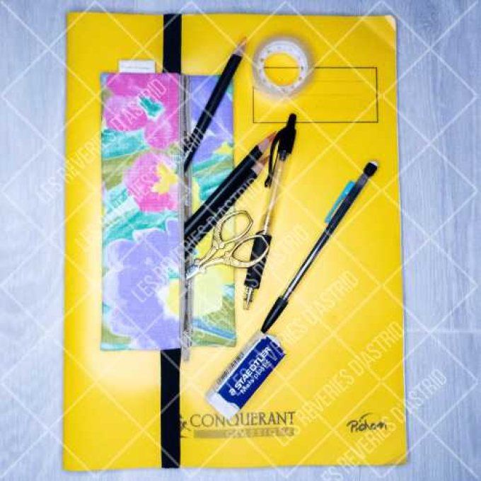 Trousse avec élastique pour un carnet A5 ou A4 avec un motif floral
