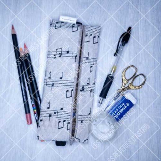Trousse avec élastique pour un carnet A5 ou A4 avec des notes de musiques - pièce unique