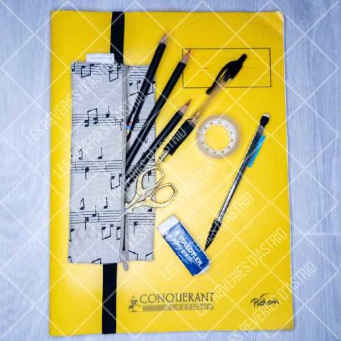 Trousse avec élastique pour un carnet A5 ou A4 avec des notes de musiques - pièce unique