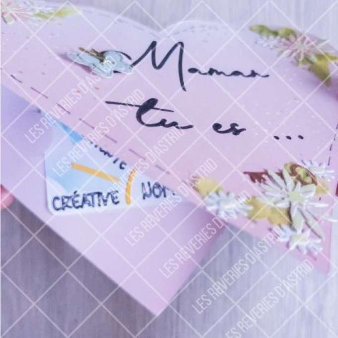 Carte en forme de cœur -  fond rouge