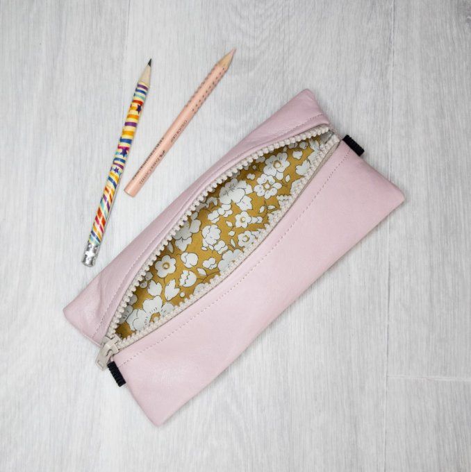 Trousse avec élastique pour un carnet A5 ou A4 - pièce unique