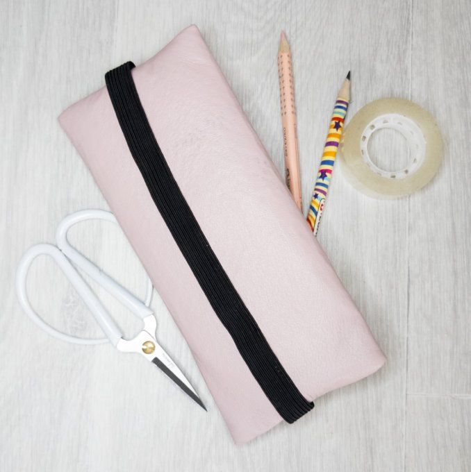 Trousse avec élastique pour un carnet A5 ou A4 - pièce unique