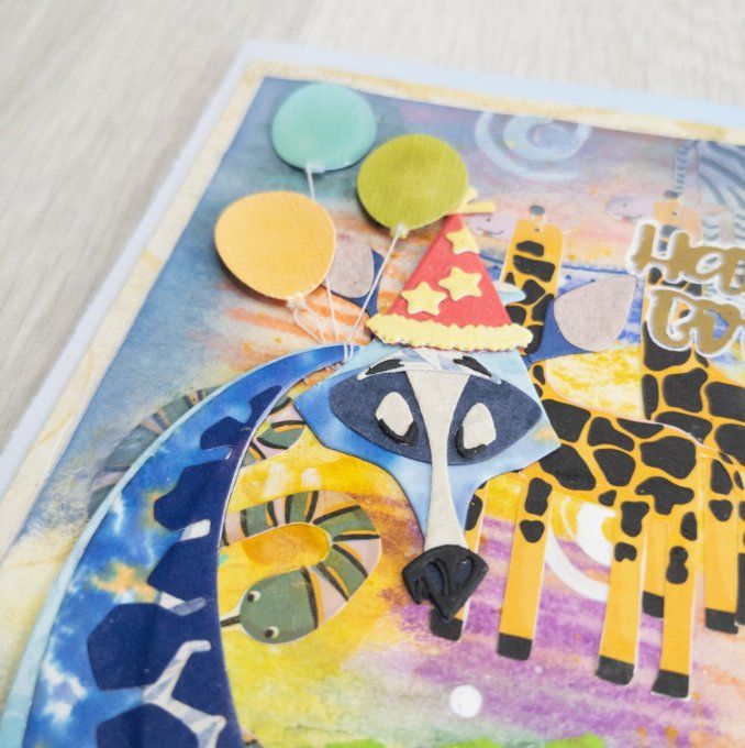 carte anniversaire multi couleur avec girafe