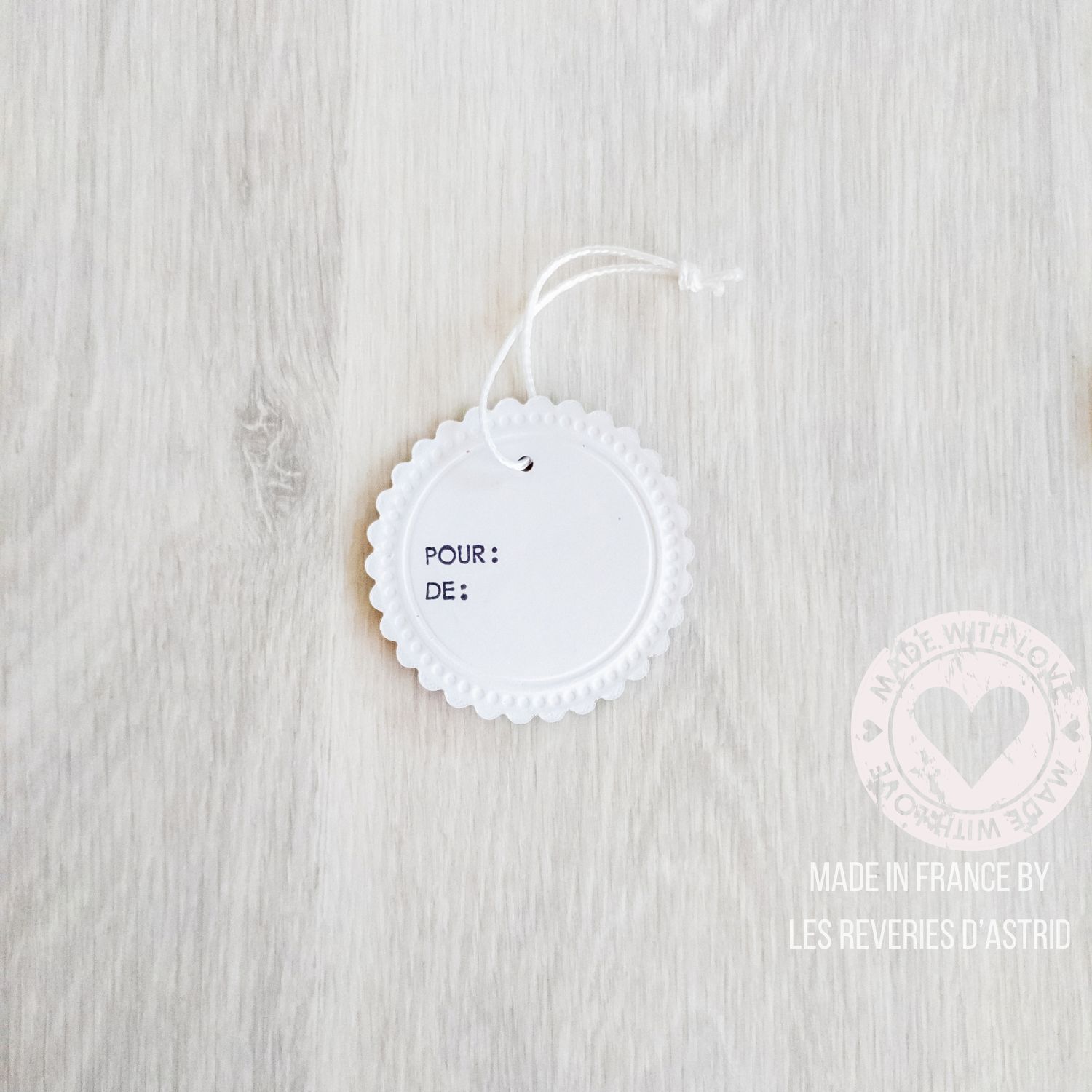 Étiquettes pour les cadeaux de Noël qui se transforment en décoration de Noël – Image 15